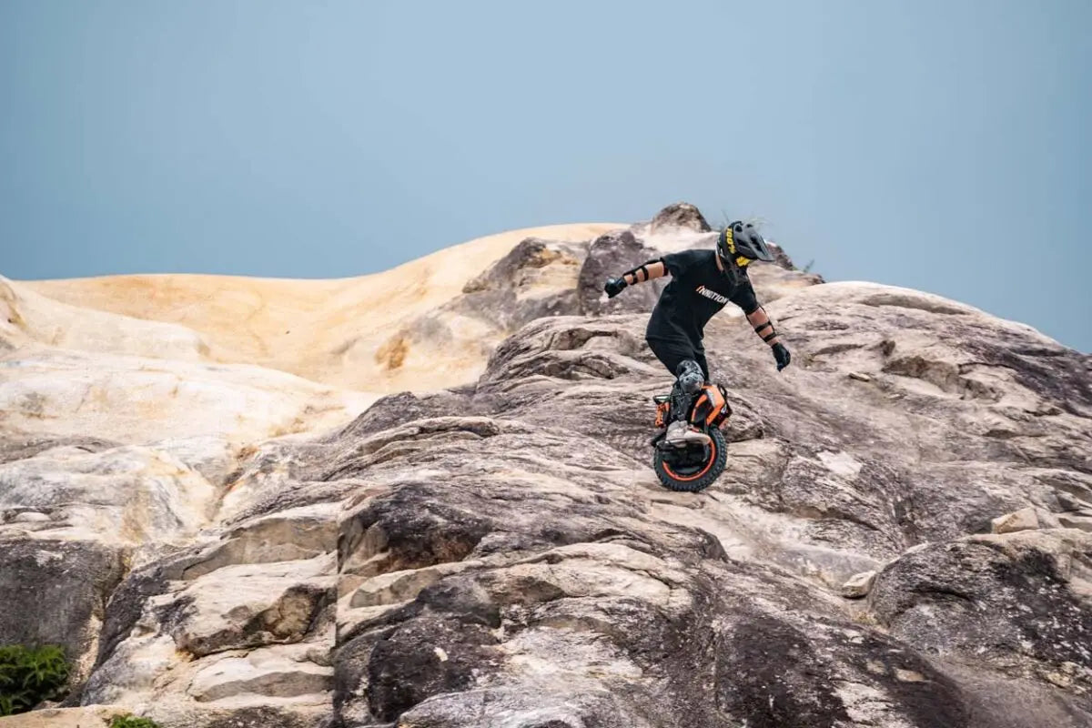 Inmotion Adventure V14 Electric Unicycle 70kmh 2400Wh 9000W High Torque